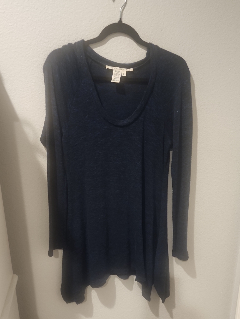 Max Studio Navy Long-Sleeve Scoop Neck Tee
